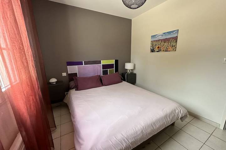 Gîte pour 4 personnes, avec jardin ainsi que jacuzzi et terrasse à Crillon-le-Brave - 2