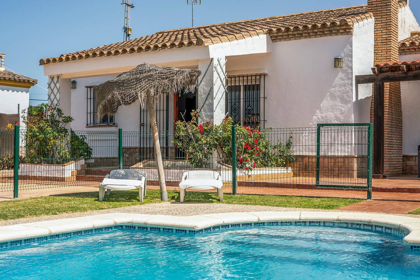 Casa de vacaciones 'Chalet Villa Ariza' con piscina privada, jardín privado y Wi-Fi in Conil de la Frontera, Costa de la Luz