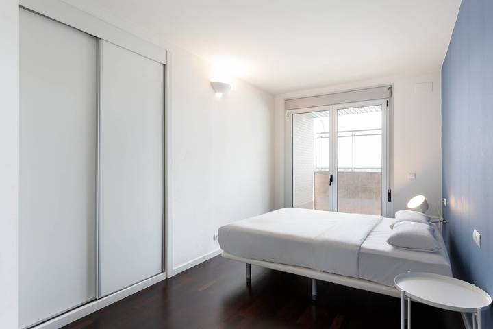 Entire apartment, Port Forum | 3-Bedroom Apartment w/ Balcony in Sant Adrià de Besòs, Barcelonès
