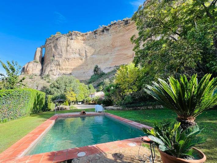Casa rural para 2 personas, con piscina además de jardín y vistas, Familias con niños en Serranía de Ronda - 2