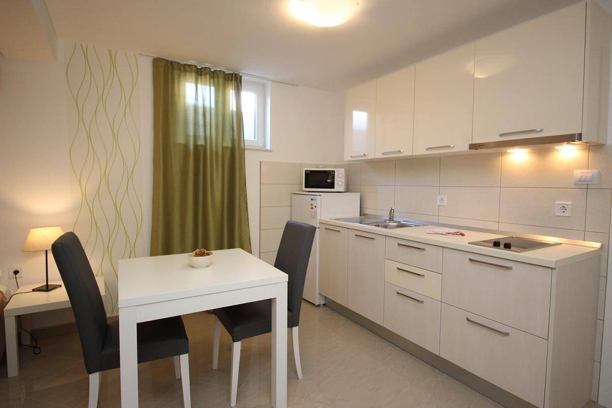 Apartamento vacacional entero, Flat in Baška with shared pool and barbecue in Baska, Krk (isla)
