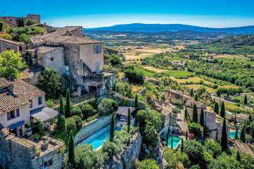Location de vacances pour 6 personnes, avec jardin et terrasse à Gordes