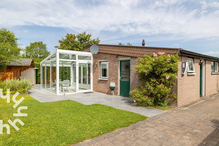 Bungalow voor 4 personen, met terras en tuin in Kamperland