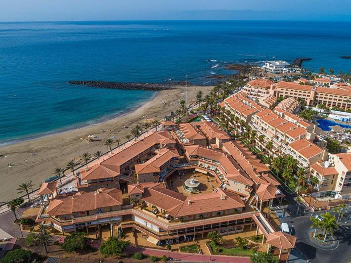 Appart’hôtel pour 7 personnes, avec vue ainsi que piscine et balcon