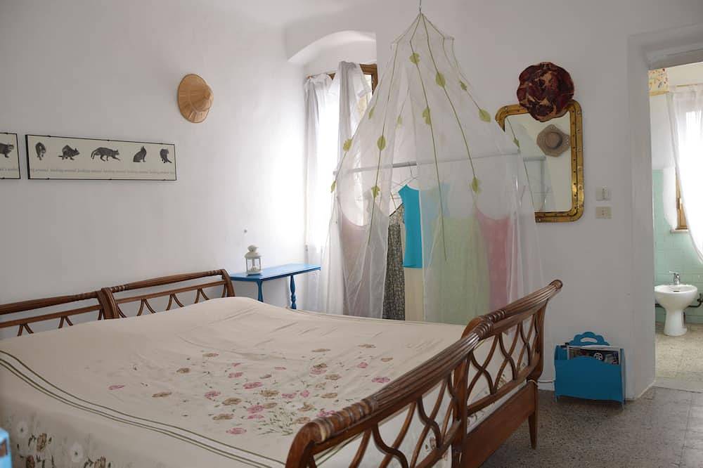 Het torenhuis in het historische centrum van Sarzana in Sarzana, Regionaal Natuurpark Montemarcello-Magra-Vara
