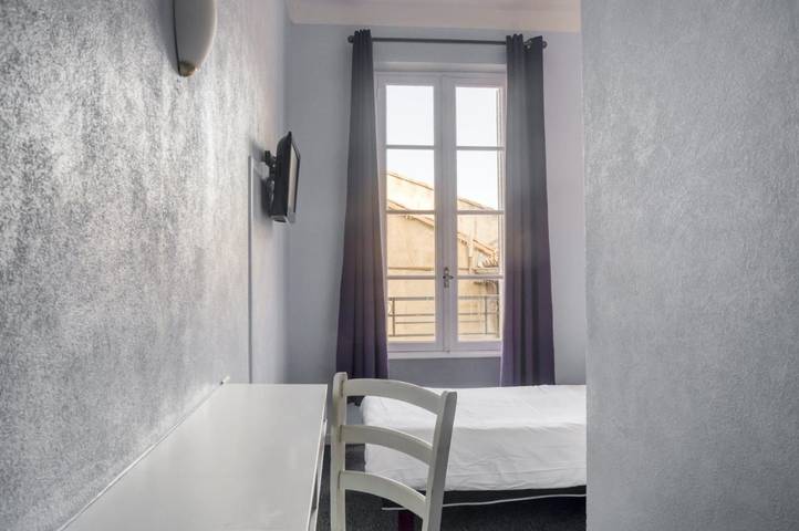 Hôtel pour 2 personnes dans Gare De Nimes - 4