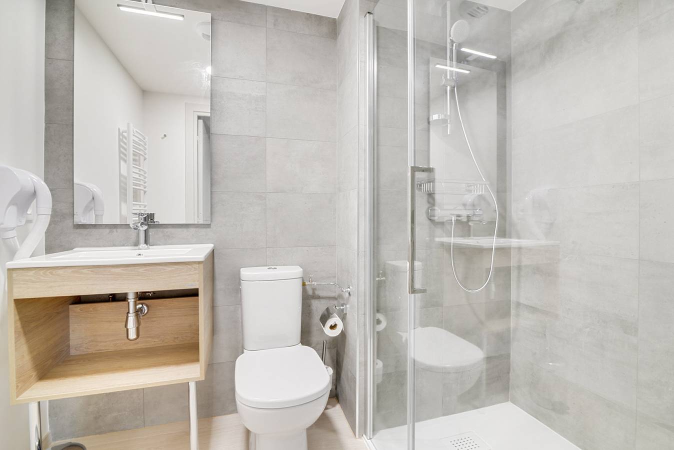 Appartement entier, Penthouse premium for 4 people with 2 double beds in Vence, Côte méditerranéenne (France)