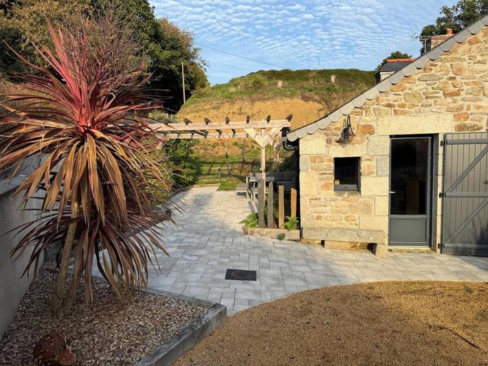 Location de vacances pour 6 personnes, avec vue et jardin à Ploëzal - 2