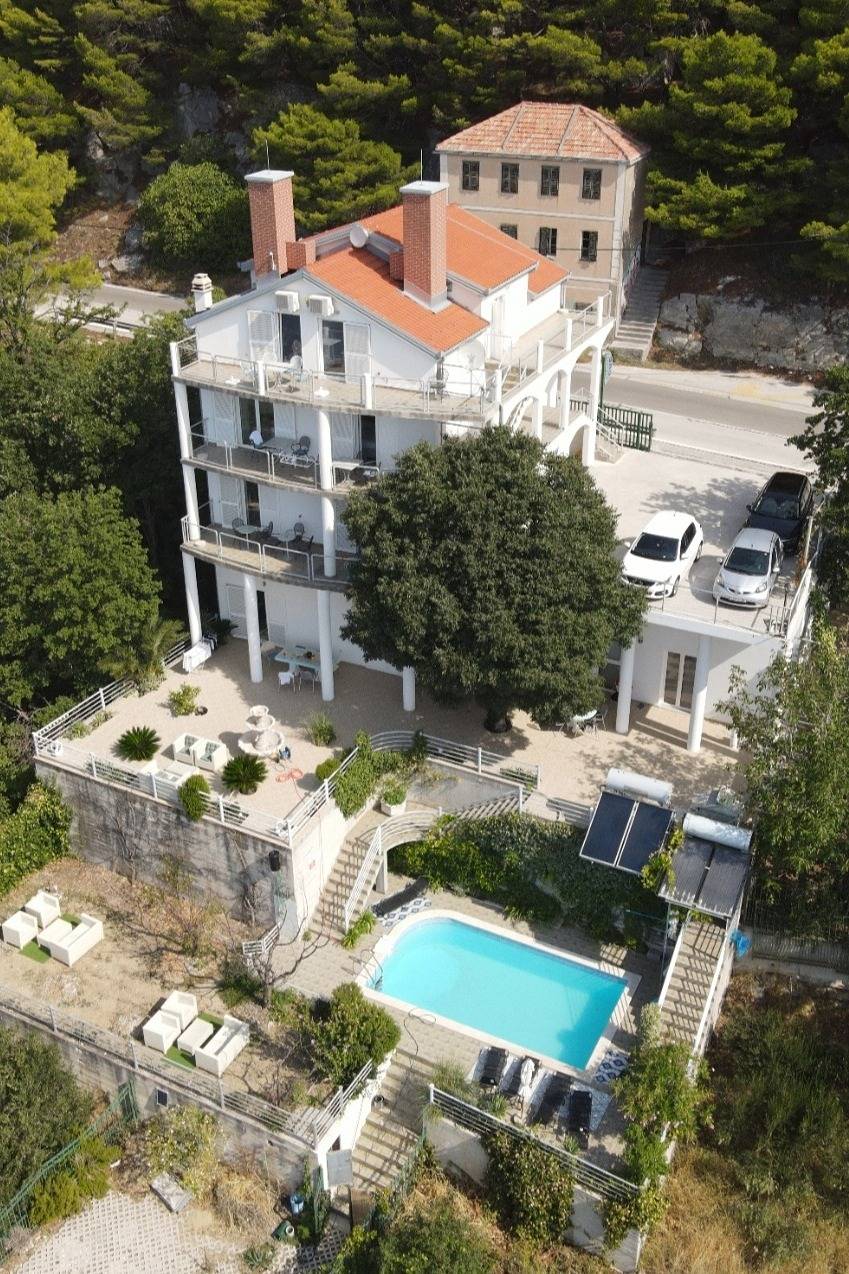 Ganze Wohnung, 2-Zimmer-Ferienwohnung mit Terrasse und Meerblick Brela, Makarska A-6828-a in Brela, Makarska Riviera
