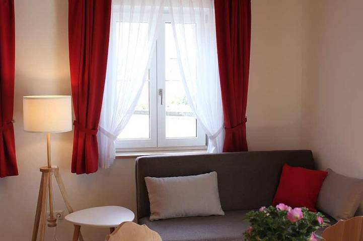 Ganze Wohnung, Gemütliche Ferienwohnung "Benedikt" (40qm) mit Terrasse in Haunsheim, Bayerisch Schwaben