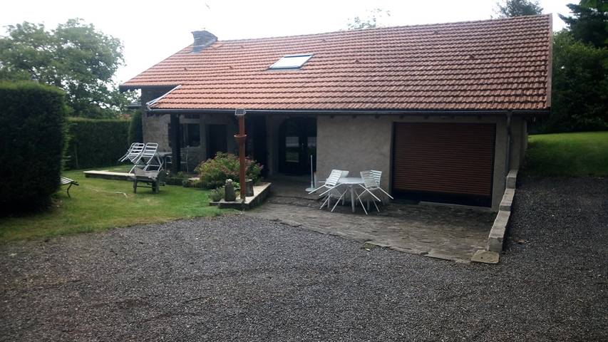 Gîte pour 6 personnes, avec jardin et terrasse à Hadol