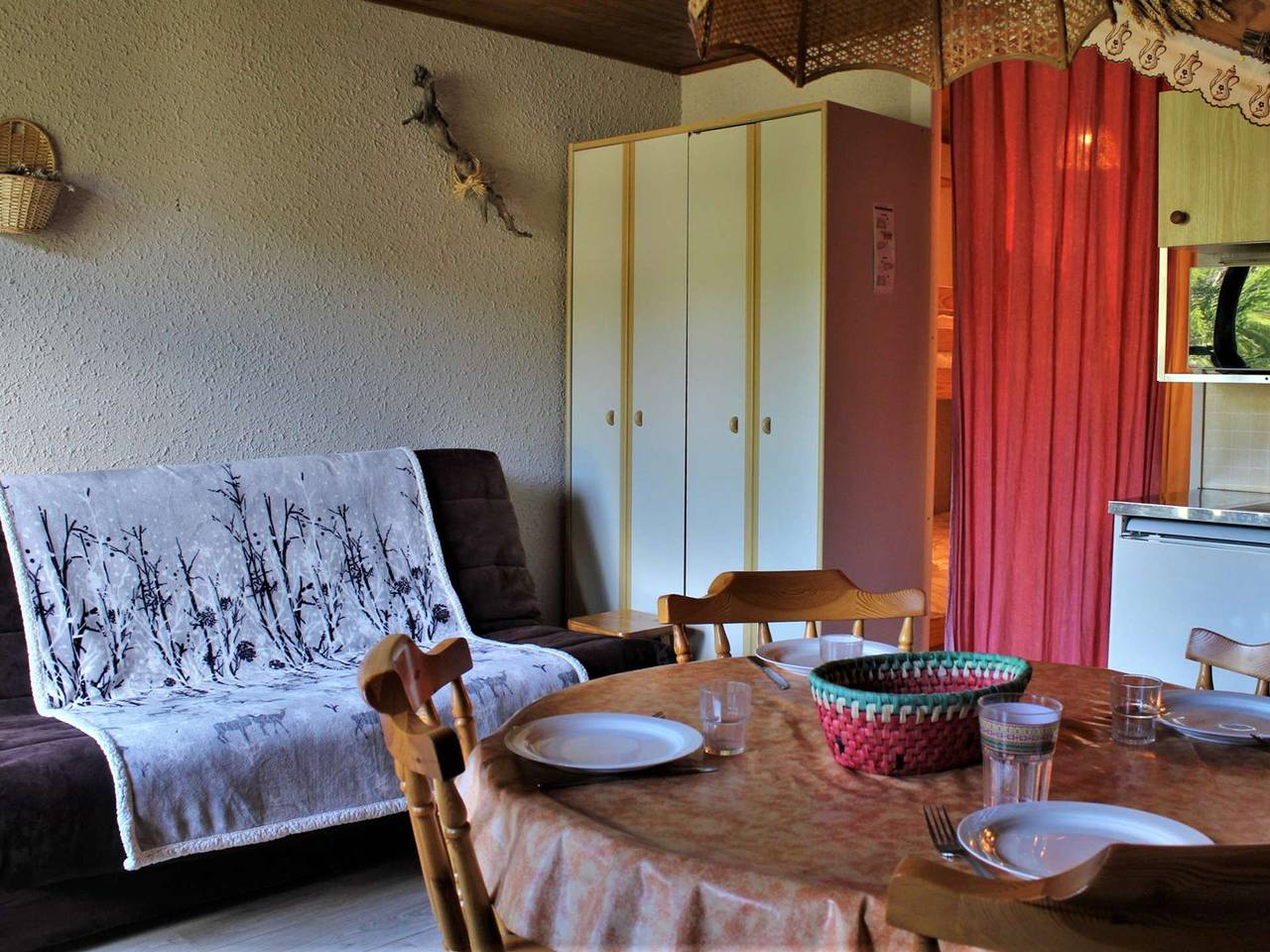 Apartamento entero, Estudio para 4 con balcón - Se aceptan mascotas - Parking gratuito in Station de Risoul, Risoul