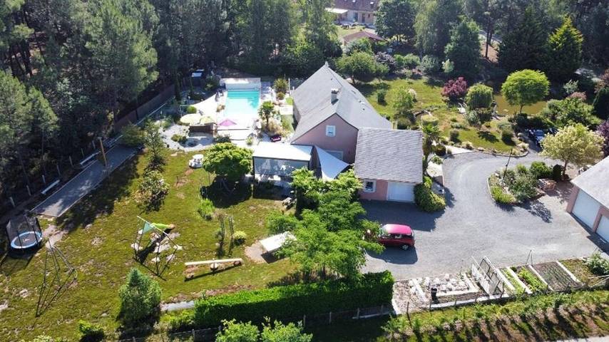 Maison d’hôte pour 13 personnes, avec Terrasse et Jardin ainsi que Bassin pour enfant et Piscine