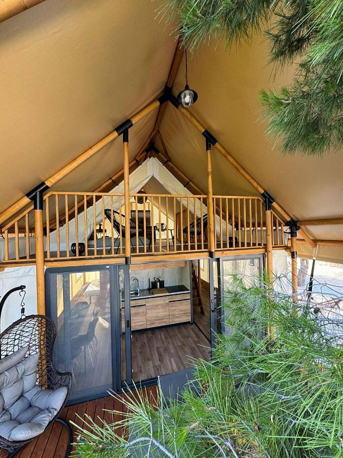 Zelt für 6 Personen, mit Ausblick und Terrasse in Dalmatien