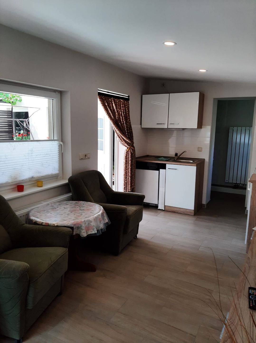 Ganze Wohnung, Gemütliche Ferienwohnung mit Terrasse, Carport und Garten in Röbel Müritz in Röbel, Müritz