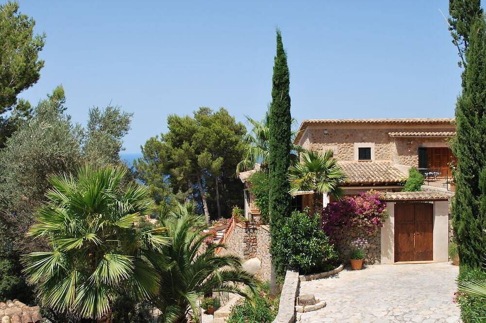 Mit Einem Erstaunlichen Meerblick Und Einem Beheizten Pool in Deià, Mallorcas Küste