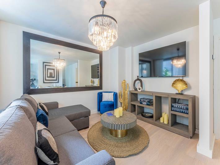 Vacation rental for 4 people, with balcony/terrace around the Eiffel Tower