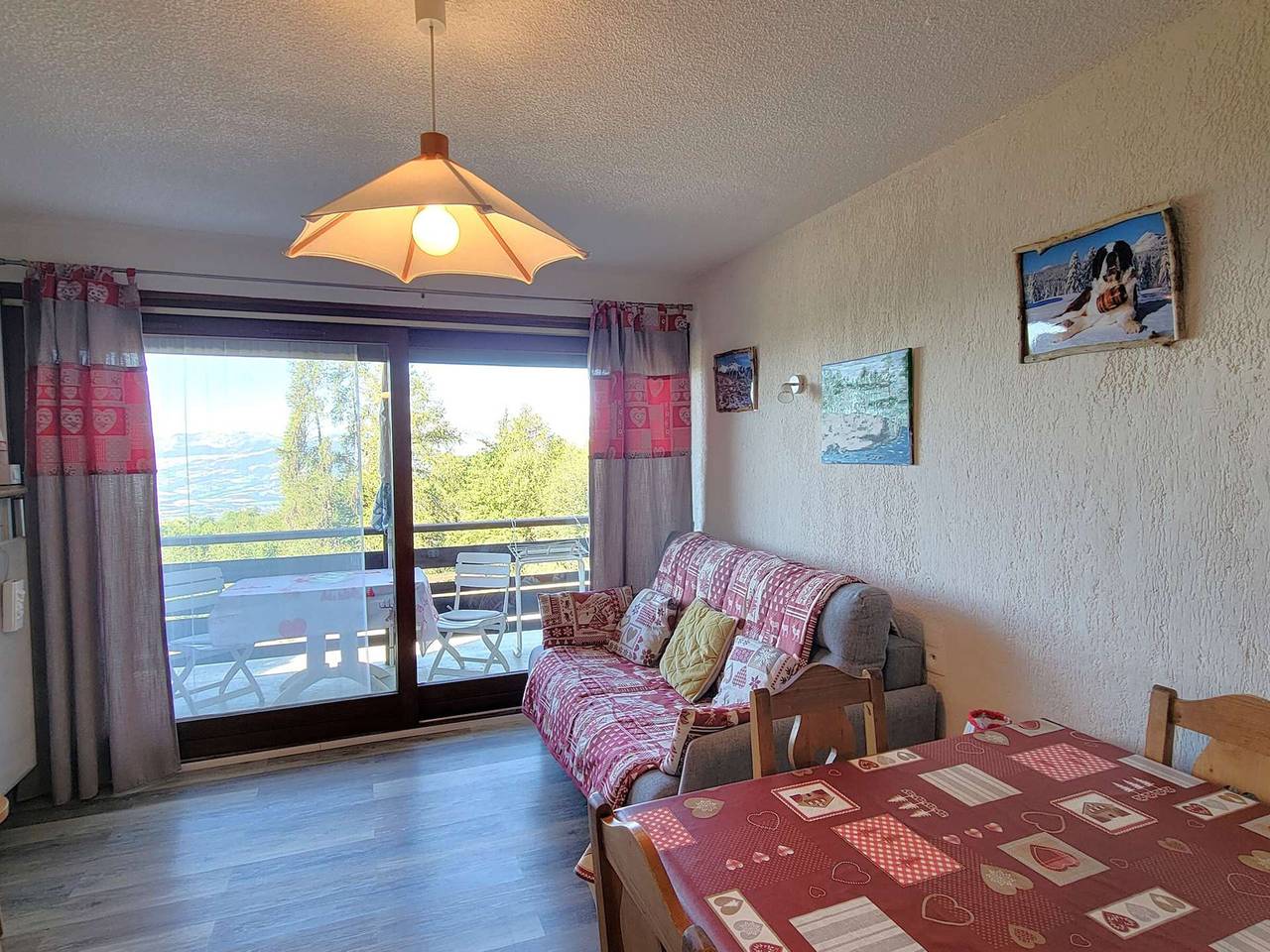 Entire apartment, Cozy 4-person apt in Chaillol with balcony, near station in Saint-Michel-de-Chaillol, Écrins National Park