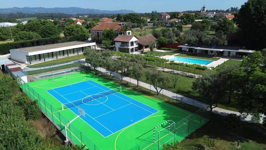 Maison de campagne pour 17 personnes, avec sauna et vue ainsi que piscine et jardin dans Tondela