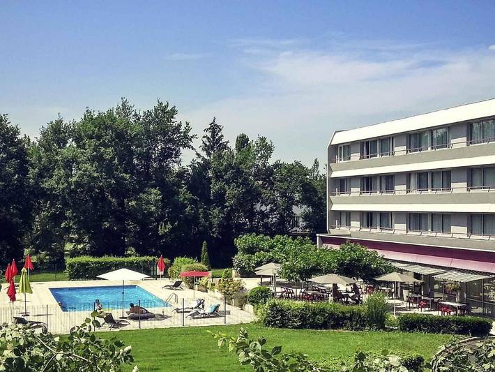 Hôtel pour 2 personnes, avec piscine ainsi que vue et jardin à Ussac - 2