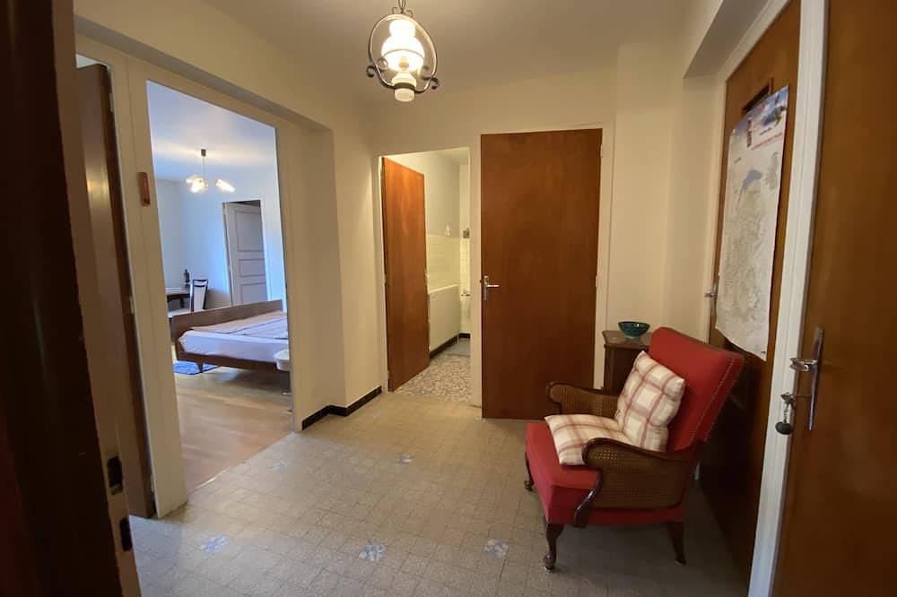 Appartement entier, A 5 minutes d’Annecy? Appartement au 2ème étage d’une maison avec grand jardin in Seynod, Annecy (commune)