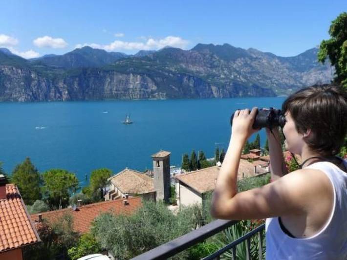 Ferienwohnung für 4 Personen, mit Terrasse und Pool sowie Seeblick