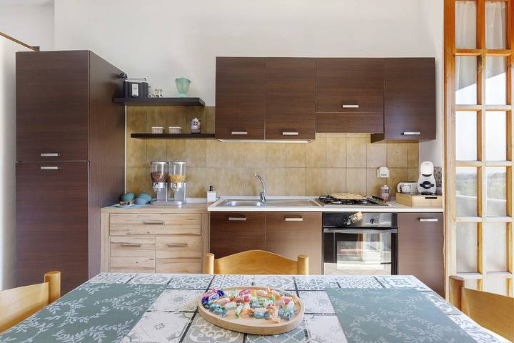 Apartamento entero, Apartamento 'L'oasi Di Alice' con vistas a la montaña, Wi-Fi y aire acondicionado in Sermoneta, Provincia de Latina
