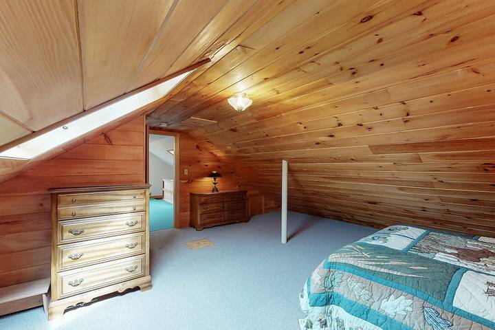 Cabin for 6 people, with terrace and yard in Moosehead Lake