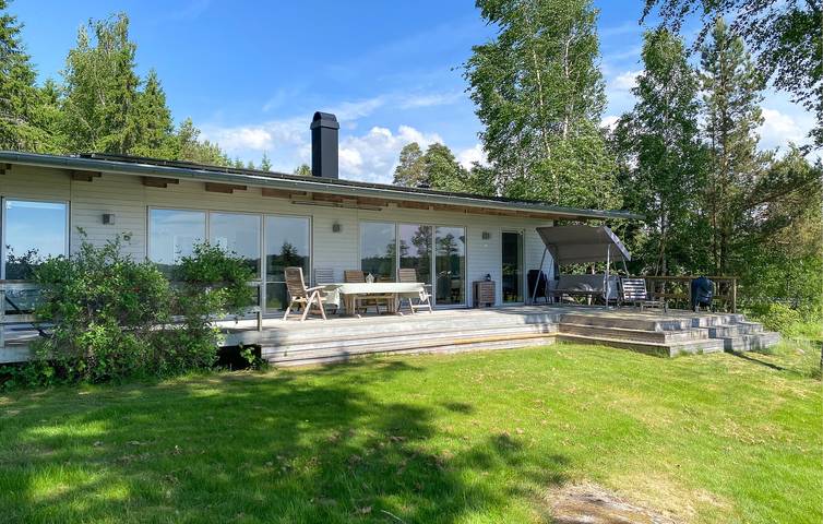 Ferienhaus für 6 Personen, mit Terrasse und Garten sowie Seeblick