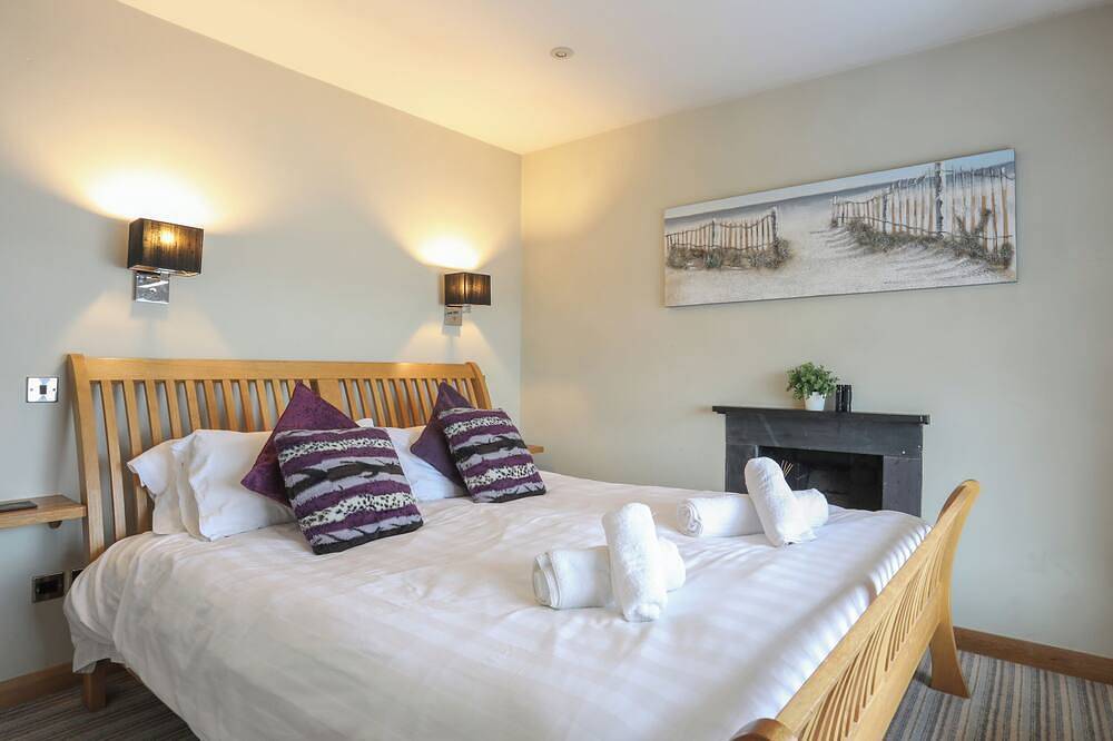 Jasmin Cottage, pet friendly, luxury holiday cottage in Conwy in Deganwy, Conwy region