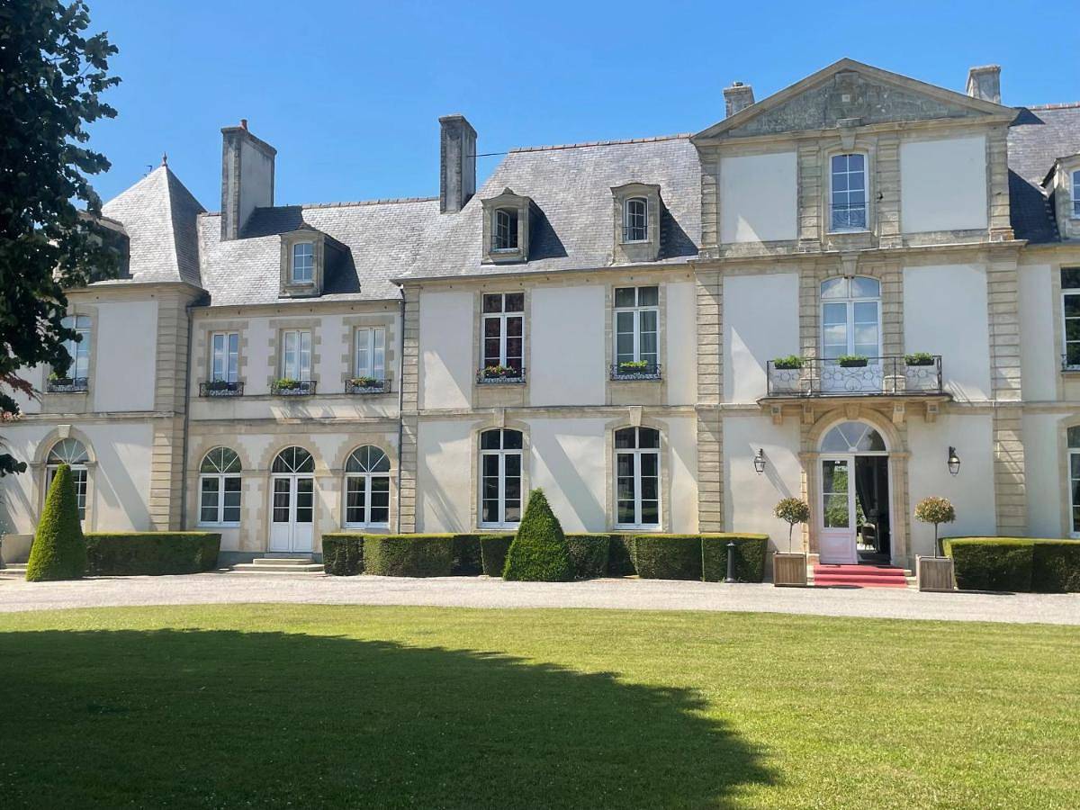 Grand Hôtel "Château de Sully" - Piscine & Spa -Teritoria in Sully, Région de Bayeux