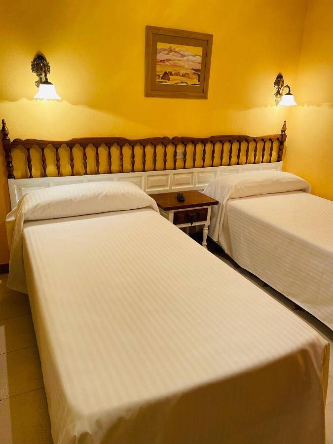 Single Room with Shower in Cué, Llanes