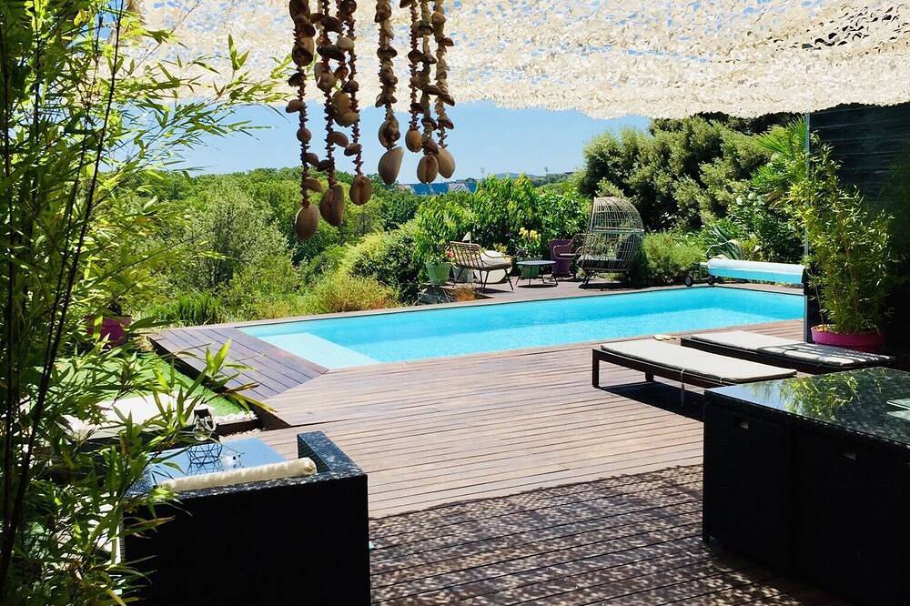 Villa en Bois avec piscine sur le golf de Montpellier Maison Teanuanua in Juvignac, Côte méditerranéenne (France)