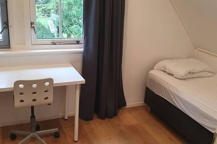 Freistehende reetgedeckte 4-Personen Ferienvilla mit großem Privatgarten in Regio Zwolle