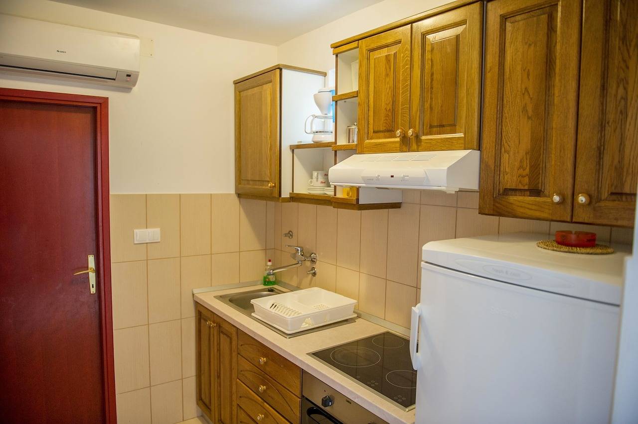 Geheel appartement, Vakantieappartement voor 5 personen met balkon/terras in Rogoznica, Šibenik-Knin