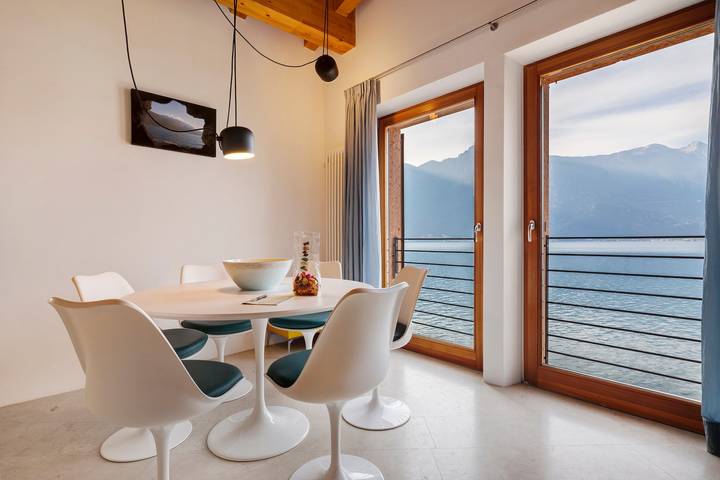 Appartamento intero, Appartamento 'Antea' con vista lago, Wi-Fi e aria condizionata in Limone sul Garda, Prealpi Gardesane
