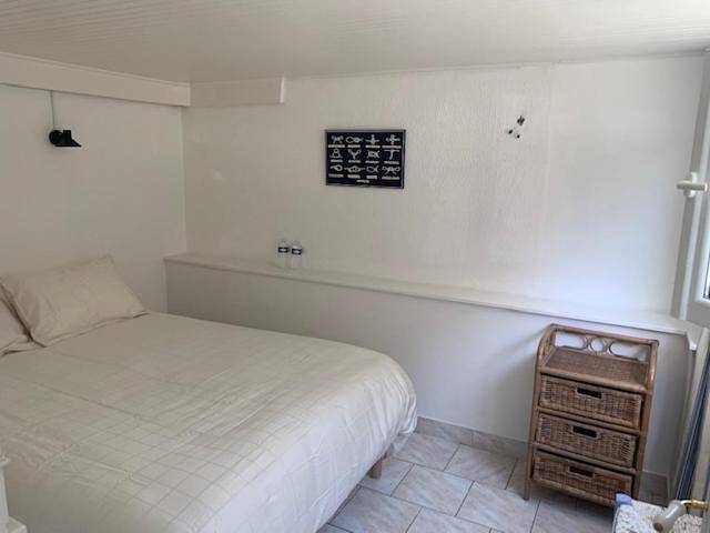 Double Room with Private Bathroom in Omaha Beach, Saint-Laurent-sur-Mer