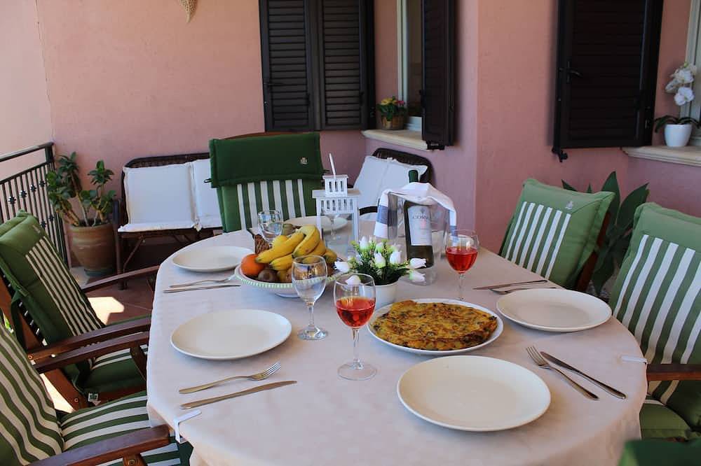 The villa you've always dreamed of just minutes from the sea.  in Trabia, Provincia de Palermo