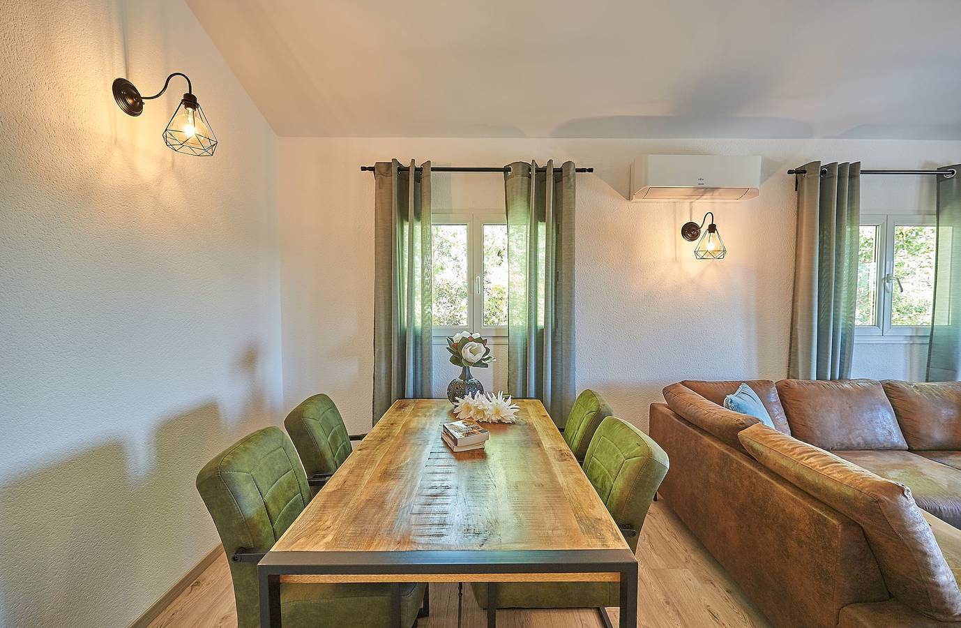 Village des Cigales — Libelle 4-6p. jacuzzi dalzicht in Mauroux, Lot