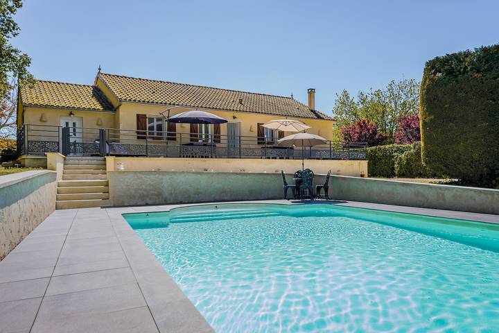 Gîte pour 8 personnes, avec piscine
