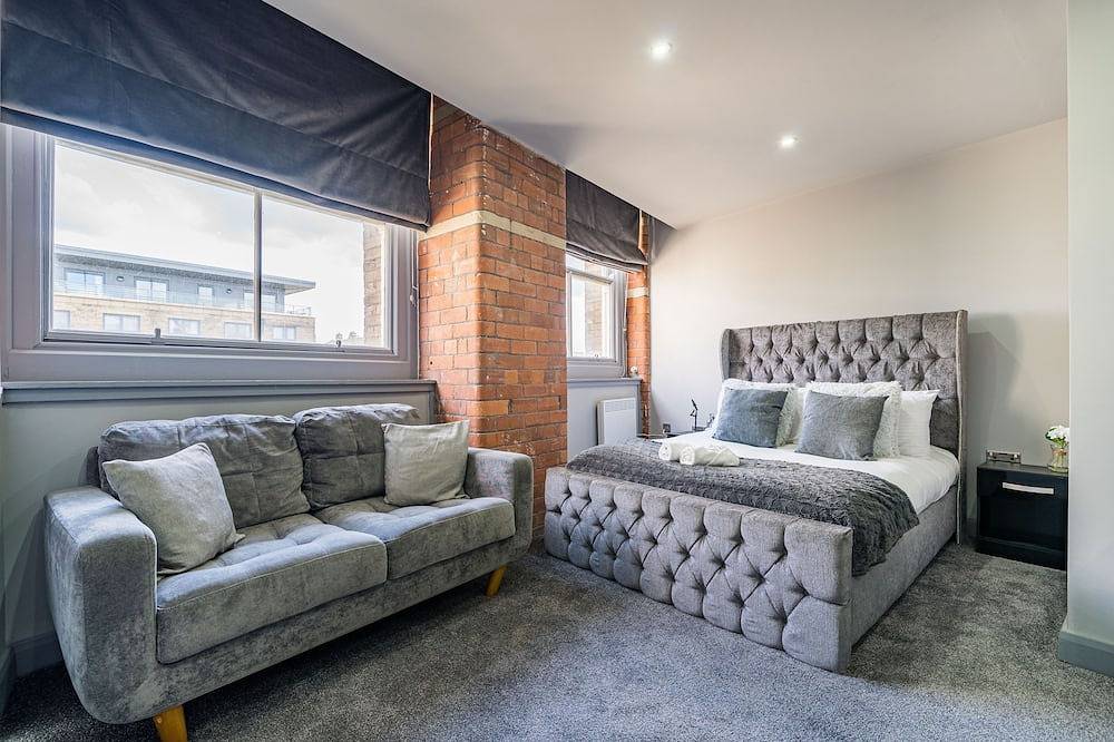 Ganze Wohnung, Apartment-Ensuite mit Dusche-Strassenblick-2 Bedroom with ensuite in Huddersfield, Westliches Yorkshire