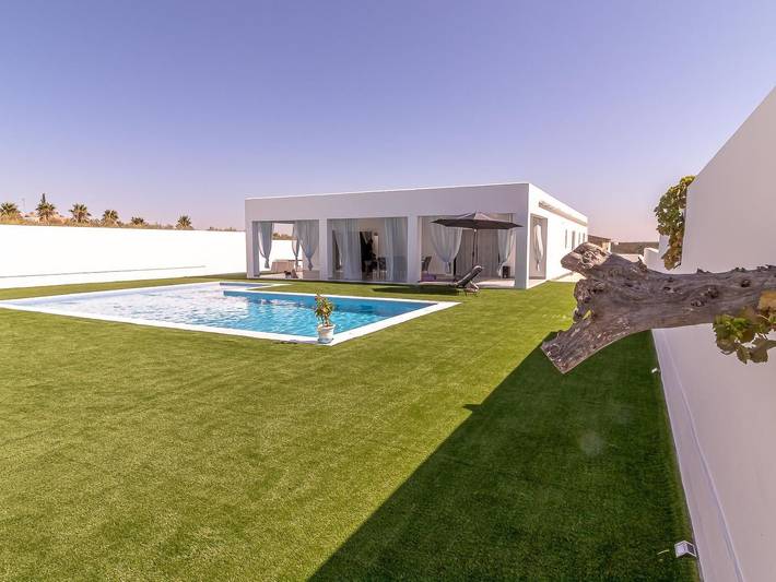 Apartamento para 8 personas, con Terraza y Piscina en Marchena