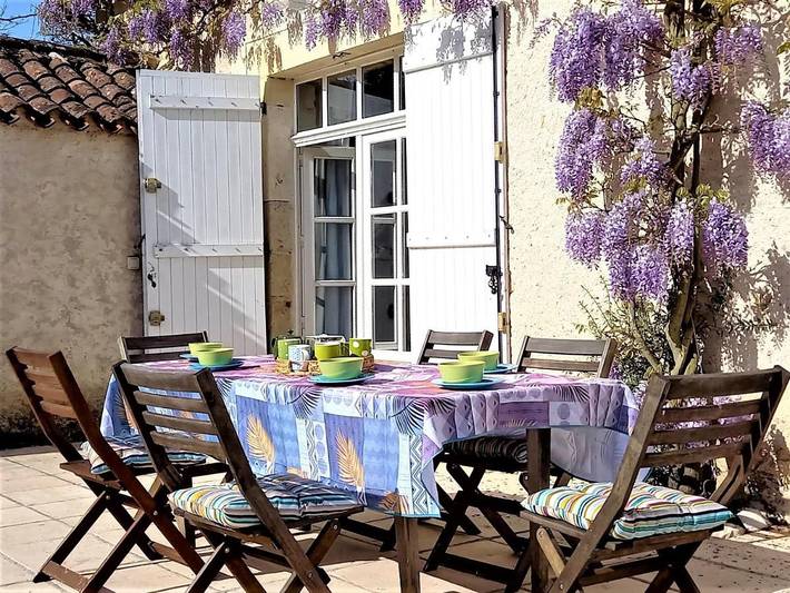 Gîte pour 6 personnes, avec piscine ainsi que jardin et vue, animaux acceptés à Sérignac