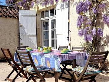 Gîte pour 6 personnes, avec piscine ainsi que jardin et vue, animaux acceptés à Sérignac