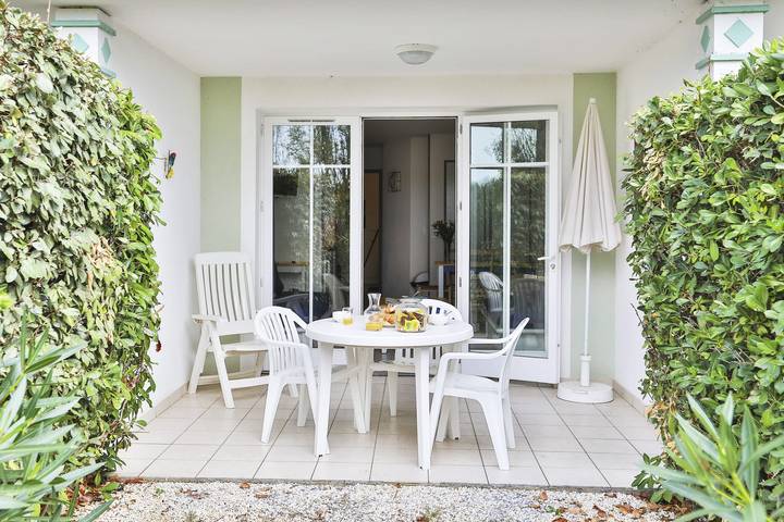 Gîte pour 4 personnes, avec piscine ainsi que vue et jardin, adapté aux familles à Talmont-Saint-Hilaire - 2