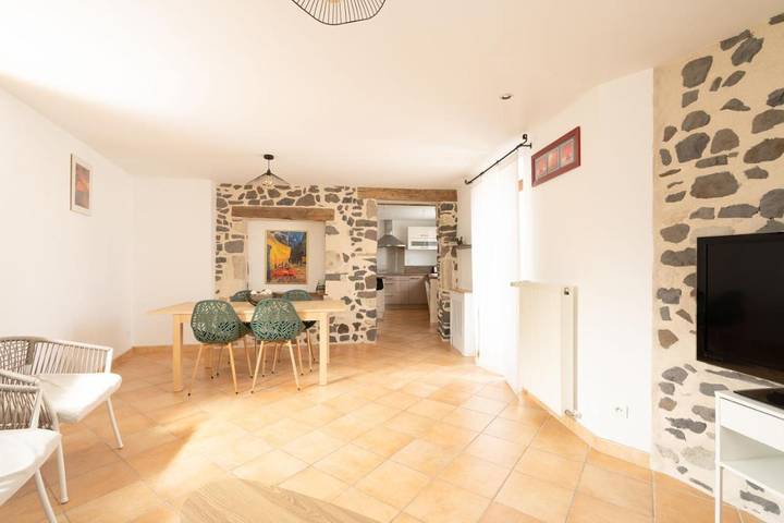 Location de vacances pour 6 personnes, avec jardin, animaux acceptés à Saint-Sandoux