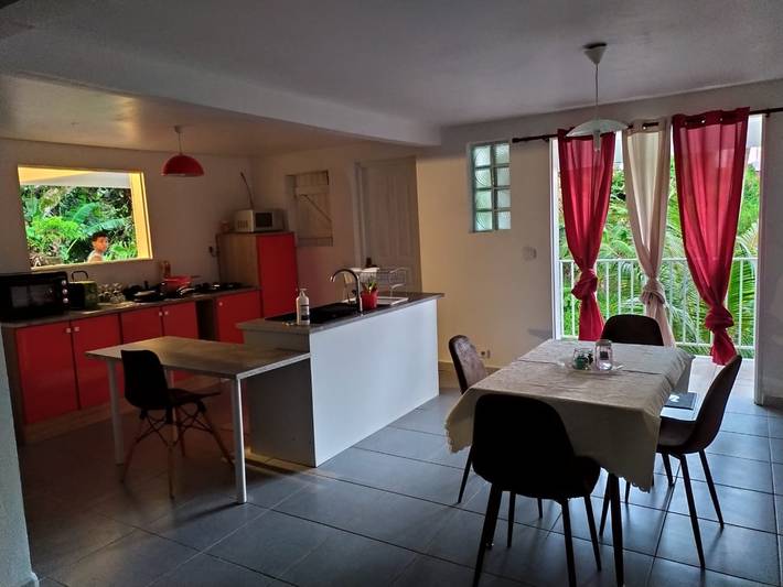 Location de vacances pour 6 personnes, avec piscine et balcon à Sainte-Rose - 3