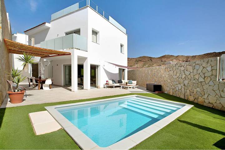Villa voor 6 personen, with balkon and whirlpool as well as tuin in Pueblo de Tauro