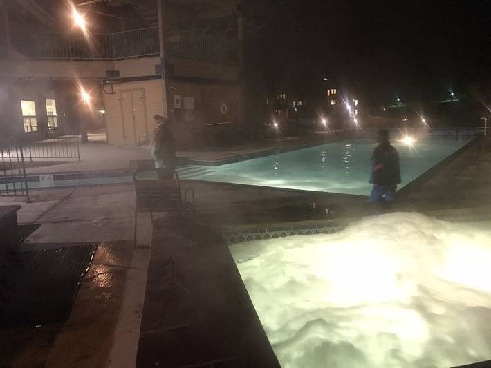 Gîte pour 6 personnes, avec jacuzzi et sauna ainsi que balcon et piscine à Granby