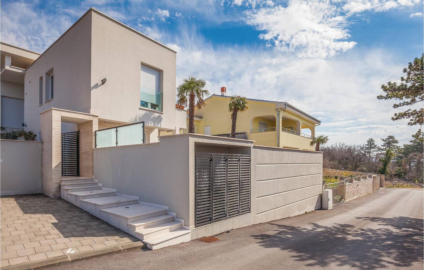 Gemütliches Apartment mit Meerblick, Terrasse, WLAN und Parkplatz – 2 km vom Strand entfernt in Crikvenica, Primorje-Gorski Kotar